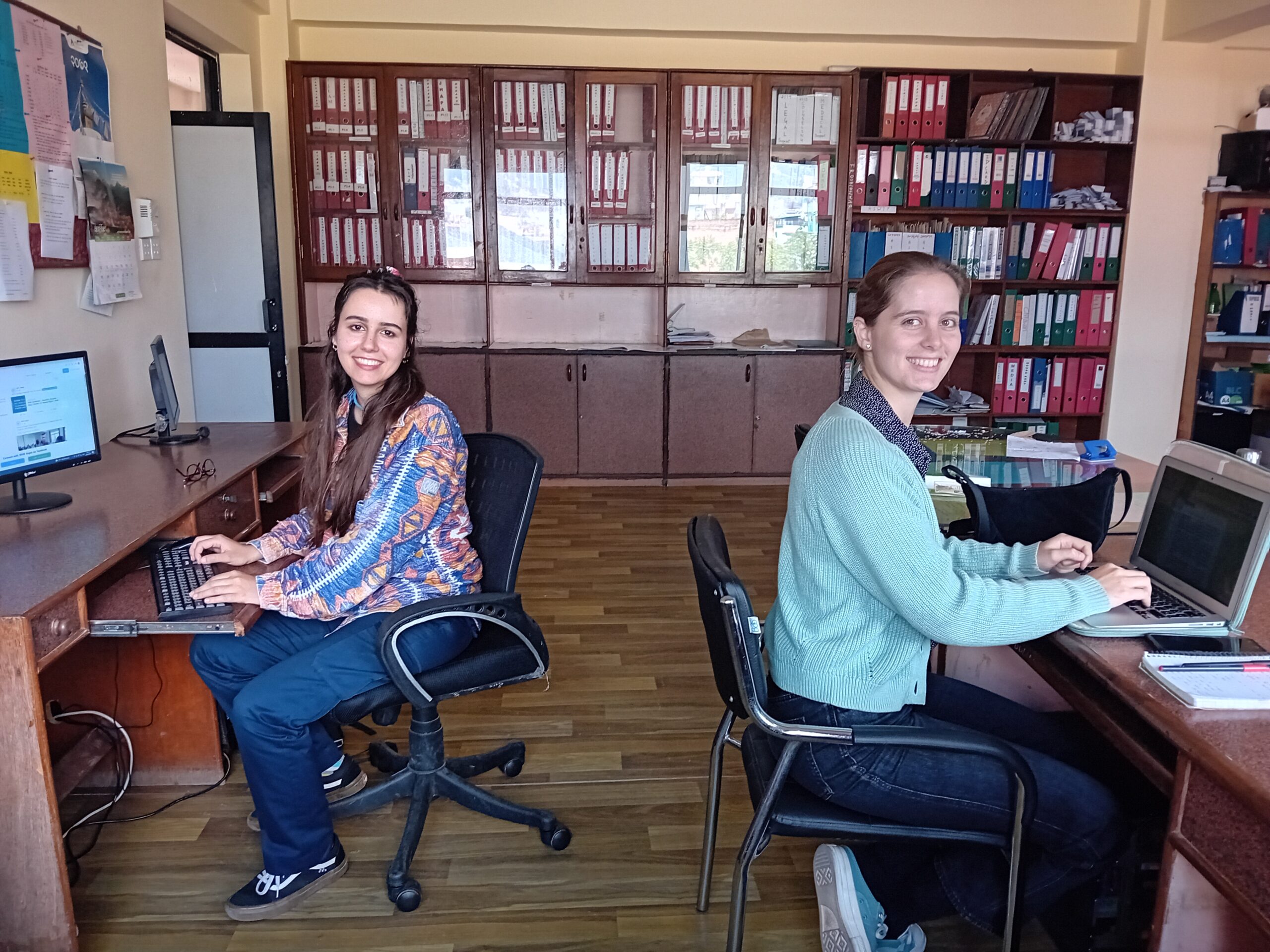 Isabel et Maria au bureau à WHR.